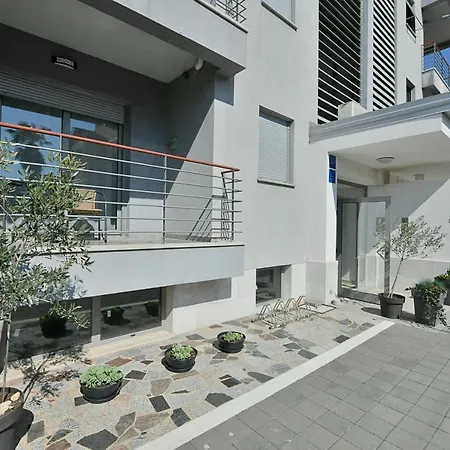 아파트 Rudan 1 로비니